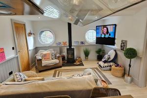 Humberston Boathouse Lodge & Hot Tub - Cleethorpes Beach Cabin Chalet