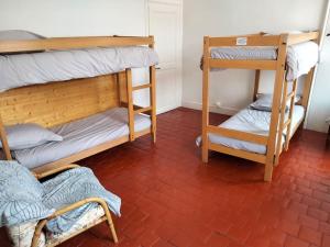 Maisons de vacances Gite de groupe 2 a 12 personnes : photos des chambres