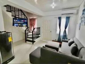 Full Aircon Camella House w/ wifi Netflix hotwater - Azpitia