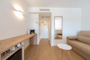 Junior Suite For Single Use with Pool View room in Aparthotel Ferrer Isabel