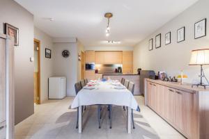 Luxury apartment with garden close to the beach