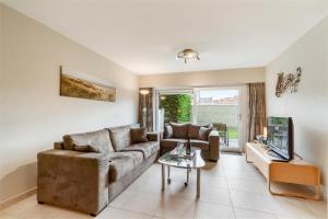 Luxury apartment with garden close to the beach