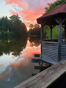 Chalets Chalet-dordogne B10 camping Chateau Le Verdoyer - Champs Romain, Dordogne : photos des chambres