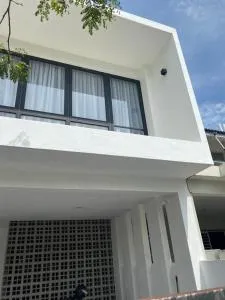 Timurahaus - Kampong Batu Lima Bangi