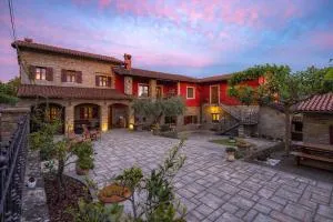 TouristFarm - apartments "RED FAIRYTALE" - Bočaji