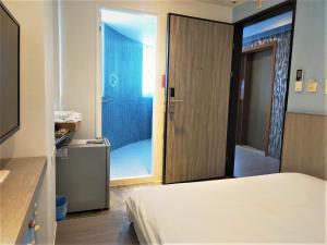 Phòng Giường Đôi Có Phòng Tắm Riêng (Double Room with Private Bathroom)