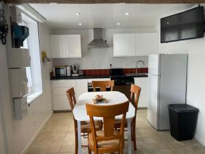 Maisons de vacances Maison Le grand sapin , 5min du zoo parc de Beauval : photos des chambres