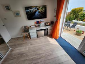 Seaspot is a 1 bed annex ground floor apartment at stunning Broadsands Beach nr Brixham!