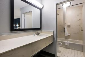 Double Room with Two Double Beds room in OYO Hotel Hinesville Oglethorpe