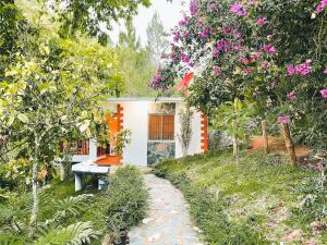 Casa del Arroyo 2-Bedroom Cottage Fireplace and BBQ