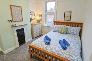 Seaside Escapes - with relaxing hot tub!