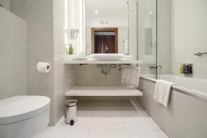 Standard Twin Room room in Holiday Inn Bydgoszcz an IHG Hotel
