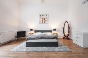 Classical apartment with modern style downtown!