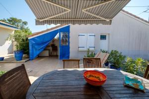 Appartements Large cocoon with terrace in the heart of Ares : photos des chambres