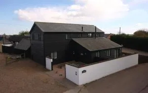 The Cart Lodge at Lee Wick Farm Cottages & Glamping - 布赖特灵西