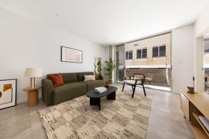 Kahlo Alexandria - Stylish 2 bdrm Walk to Train
