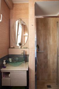 Salty Breeze Beachfront Apartment-Premium Stay