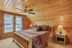 Serenity- serene mntn cabin in gated resort community with pool and amenities viewHottubSecludedLuxuryTheatre