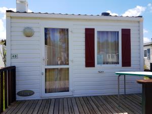 Charming Bungalow in Pataias, 18 m² with Shared Pool.