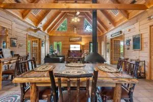 Moose Lodge w/HotTub - Omaha