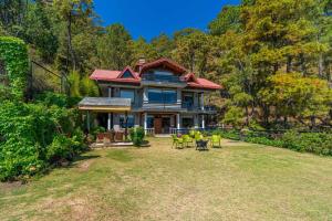 Secluded, 5 Bedroom Villa With Open Deck And Scenic Views