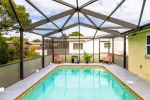 Marlin's Palm Oasis - Beach House, Amazing Pool, BBQ Area - Bayonet Point