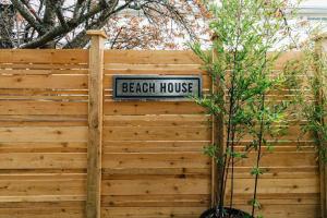 Lovely 2 bedroom suite steps from The beach