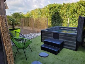 Maisons de vacances Grand gite citadin avec SPA, billard, babyfoot : photos des chambres