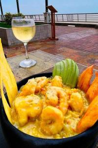 EDIFICIO RIVERFRONT II PISO 9 - SUITE 911-2 con ACCESO ÁREA SOCIAL