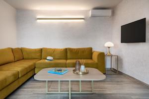 Vouliagmeni Stylish Homes by BluPine