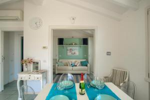 Casa con piscina, vista mare, patio privato, AC, posto auto e wi-fi