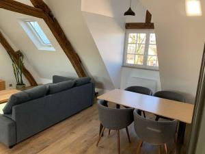 Le Henri IV - Vue Cathédrale, Parking