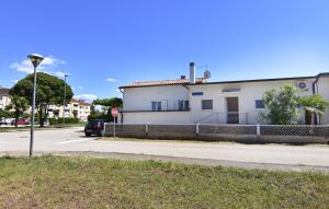 Apartments with parking space Umag - 21359