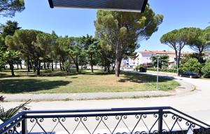 Apartments with parking space Umag - 21359