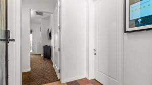 LV020 Upgraded LV Studio with a Private Balcony