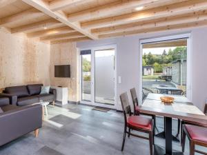 Lakeside Comfort in Hallschlag