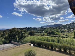 Appartements Appt Haut Standing, Balcon, Piscine, Internet, Parking - FR-1-726-27 : Appartement