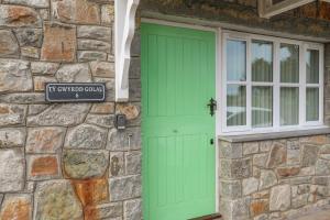 Tyn Towyn - Ty Gwyrdd Golau