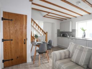 Tyn Towyn - Ty Gwyrdd Golau