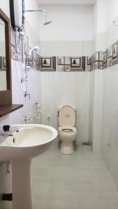 Vaas Place