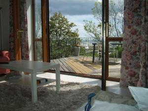 Cottage , seaside views, quiet beach, awesome view