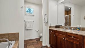 LV025 Airy Upstairs Studio with Mountain Views