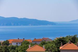 APARTMENT MAGDA with a parking space and sea view