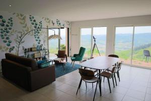 Maisons de vacances Maison avec vue 180° sur le Beaujolais : photos des chambres