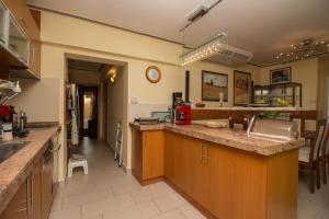 299 - Teljes panorámás közvetlen balatonparti exkluzív apartman