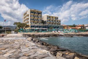 Hotel Bellevue Et Mediterranée