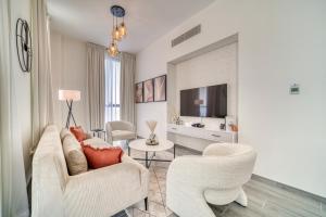 Alluring 2BR with Assistant Room at Mesk 1 Midtown Dubai Production City by Deluxe Holiday Homes