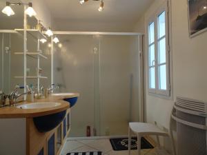 Maison familiale proche plage et port, avec terrasse équipée, Netflix, WiFi, ménage inclus - FR-1-224B-110