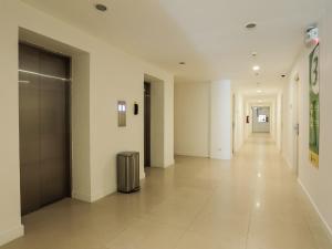 Go Hotels Manila Airport Road - Hotel, Manila