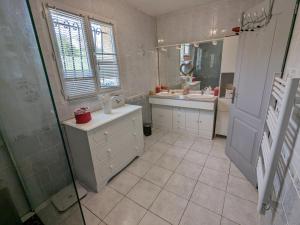 Villas Villa en Provence avec piscine et jacuzzi : photos des chambres